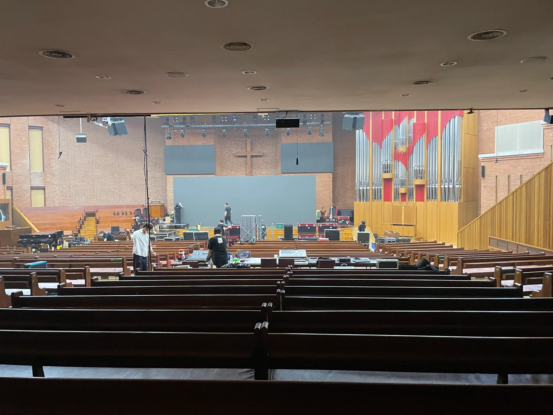2022 다시, GET BACK UP AGAIN · 무대와 객석 전경