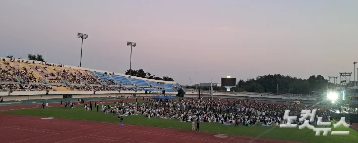 2024 한밤의 프레이즈 익산 공연의 경기장과 관객