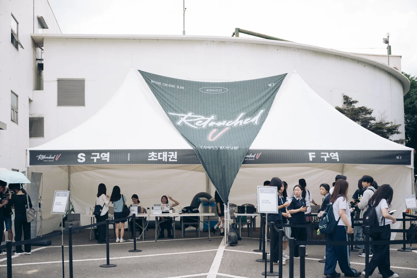 CAMPUS WORSHIP의 구역별 현장 등록 부스